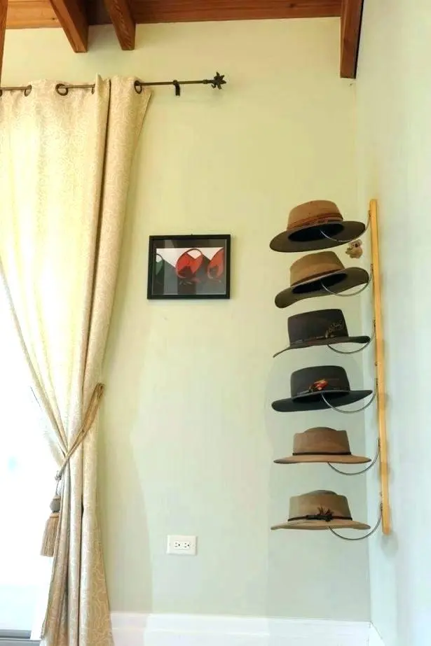 diy-cowboy-hat-rack-